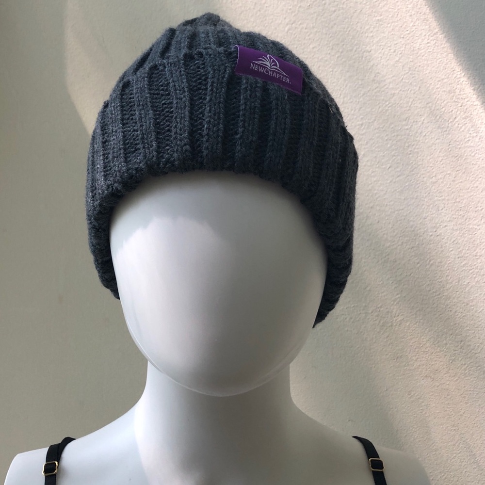 Grey soft cap. One size. Purple New Chapter label.